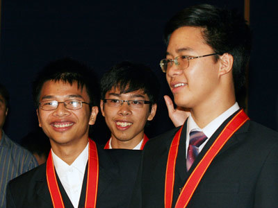 'Xé rào' mong giữ chân học sinh giỏi