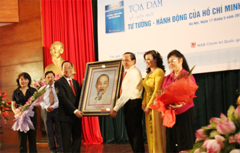 Cuốn sách đầu tiên về lý luận Hồ Chí Minh