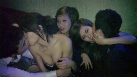 Sốc với hình ảnh hotboy, hotgirl 'thác loạn