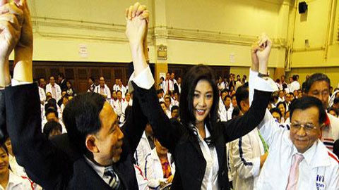 Bóng hồng thách thức đảng cầm quyền Thái