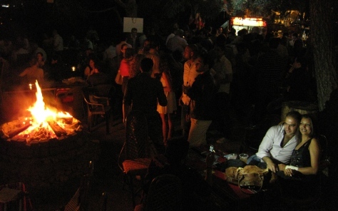 Kỳ 3: Câu lạc bộ đêm và những ánh mắt hút hồn