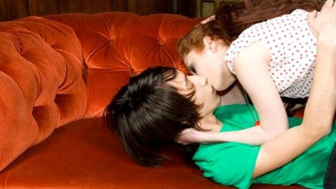 Nam sinh 'tự thú' vì... sex bủa vây