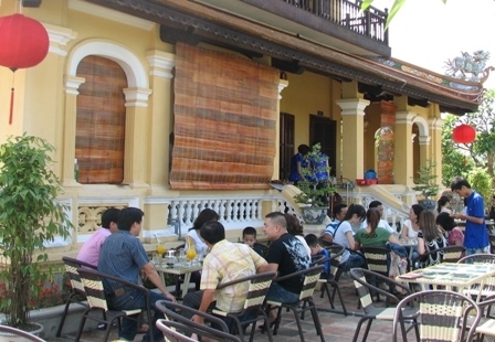 Mở quán cafe nơi hoàng tử, công chúa từng học