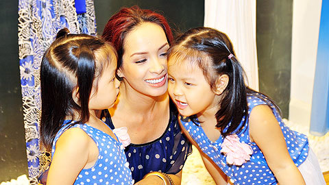 Thúy Hạnh khoe hai công chúa xinh xắn bên hoa hậu Mai Phương Thúy