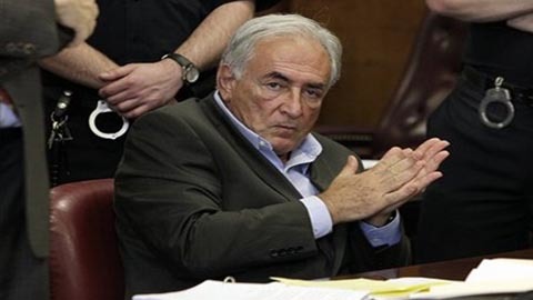 Thấy ADN của Kahn trên áo cô hầu phòng