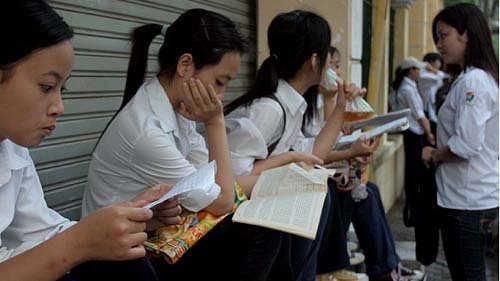 Thi tốt nghiệp, thầy giáo thà nhịn sướng còn hơn
