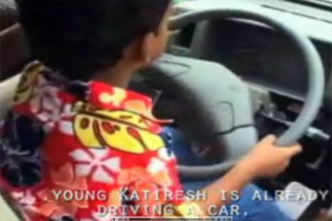 Clip bé 4 tuổi lái ô tô làm 'nóng' Youtube