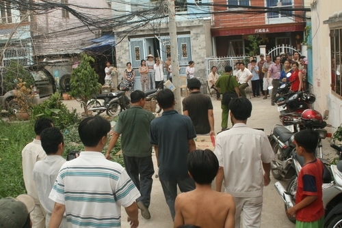 Sập ô văng, một công nhân chết thảm
