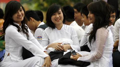 Ngất ngây với tà áo nữ sinh Chu Văn An