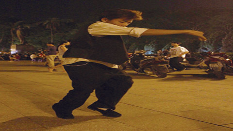 Cậu bé vừa chạy thận, vừa nhảy hip hop