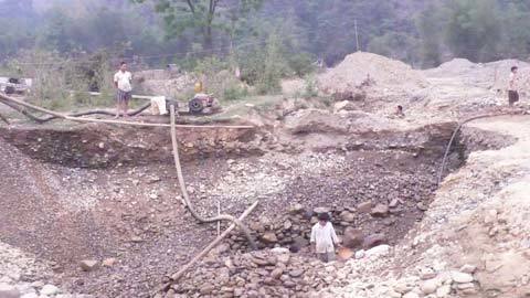 Minh bạch mới tránh được 'lời nguyền khoáng sản'