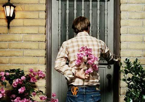 Chồng tặng hoa vợ để giấu chuyện xấu?