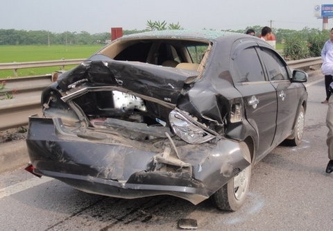6 xe ôtô đâm nhau liên hoàn trên cao tốc