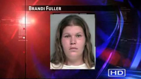 Bị truy nã vì cưỡng hiếp bạn trai của con