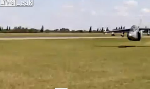 Clip phi công lái máy bay lừa thần chết