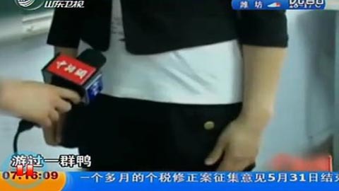 Kỳ lạ thiếu nữ hát bằng...bụng