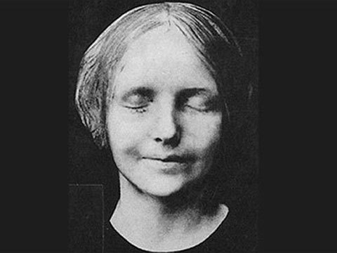 Lộ khuôn mặt được hôn nhiều nhất mọi thời đại