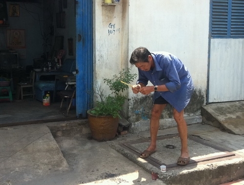 Cụ già tội nghiệp đột tử trên đường