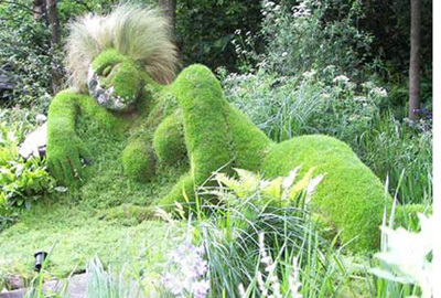 Thiếu nữ khỏa thân làm bằng hoa cỏ