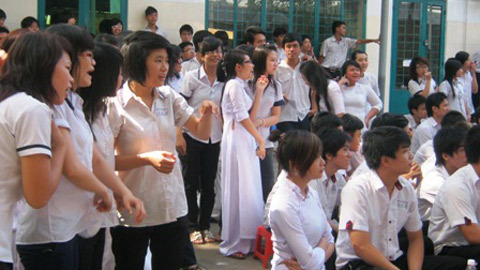 Nữ sinh 'bạo dạn', thầy hết cả hồn