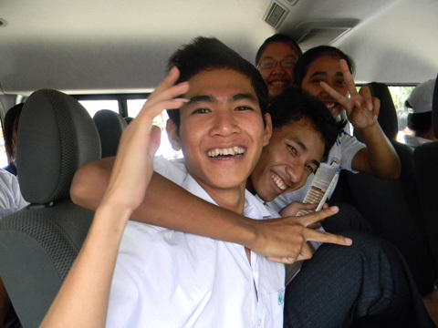 Thí sinh phấn khởi vượt ải vũ môn