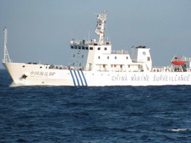 Bóng ma trắng trên nền biển xanh