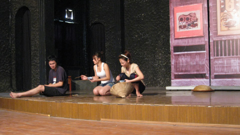 Nghề nhiều... nước mắt