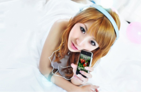 Ngắm hotgirl đẹp hút hồn bên iPhone