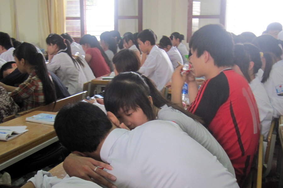 Trái mắt cảnh yêu ở lò luyện thi cấp tốc