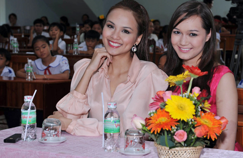 Diễm Hương, Thúy Vy đẹp 