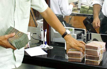 Nhấn 'ga' cho cuộc đua lãi suất