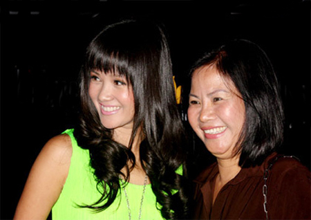 Mẹ kế Hồng Nhung bênh con, 