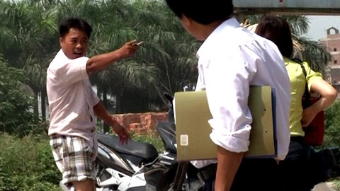 Phóng viên báo An ninh Thủ đô bị bóp cổ