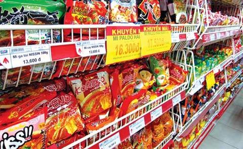 Đến lượt mì gói bị nghi chứa DEHP