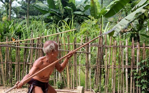 Kỳ bí tục “săn máu” trên dãy Trường Sơn