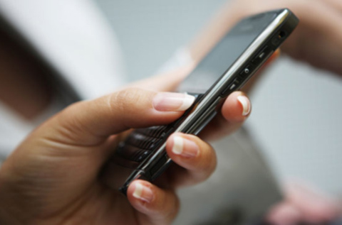 SMS 'tụt dốc', nhà mạng 'lạnh sống lưng'