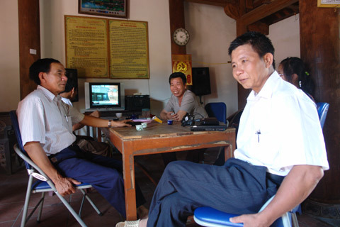 'Hút' di tích nổi tiếng xuống sông