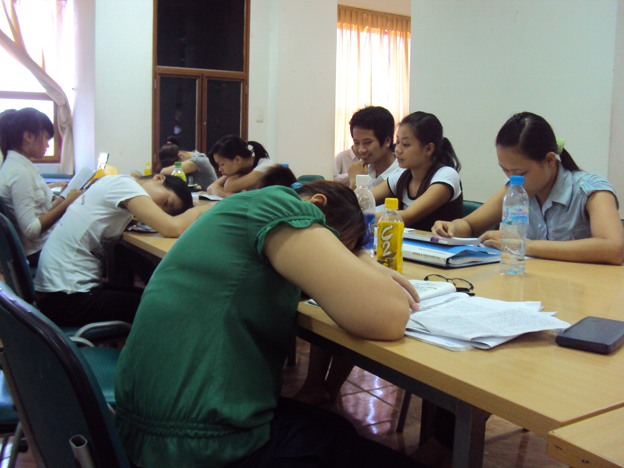 Bi hài chuyện chăm con mùa thi