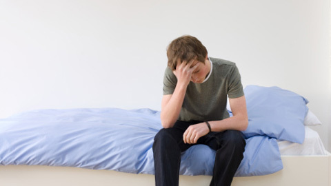 Nam sinh bị người đáng tuổi mẹ 'xâm hại'
