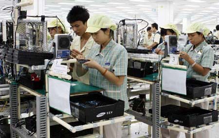 Cầm vàng mà lội qua sông…