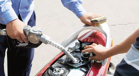 Thiệt nặng vì 'gánh' hoa hồng cho đại lý xăng