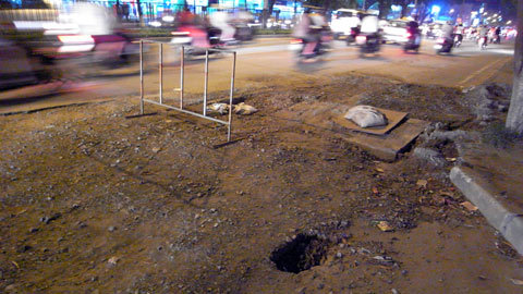 Hà Nội: Lại xuất hiện “hố tử thần”