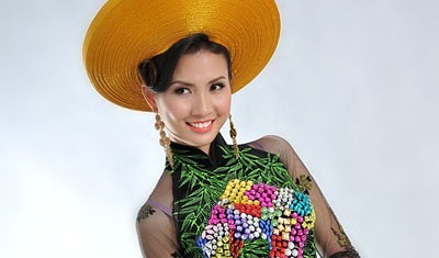 Bản sao Mai Phương Thúy đẹp lộng lẫy