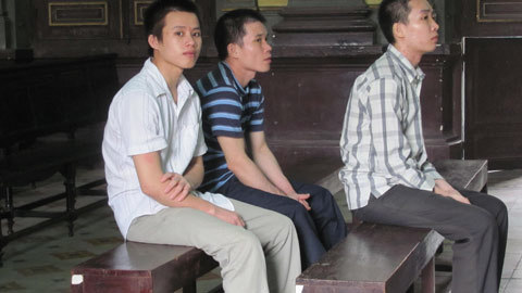 Bé gái bị hại trong quán 'Em và tôi