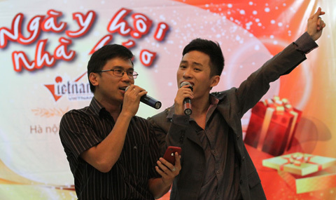 Tùng Dương song ca với Phó TBT báo VietNamNet