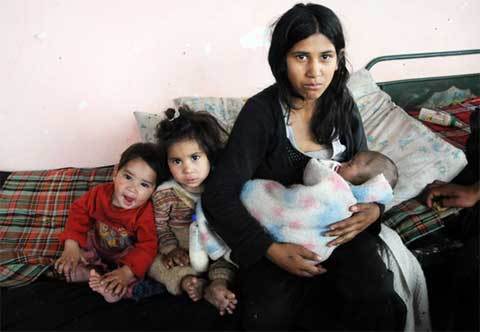 Nỗi buồn thiếu phụ 16 tuổi đã 3 con