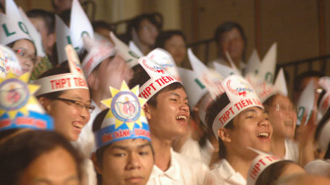 Điểm cao, 2 Olympia vẫn tốt nghiệp trung bình