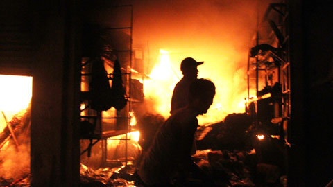 Nóng trong ngày: 'Yêu râu xanh' ở Hồ Gươm