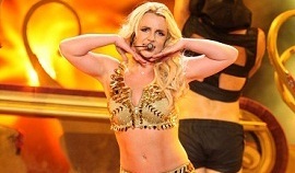 Britney Spears sexy trêu chọc fan hâm mộ