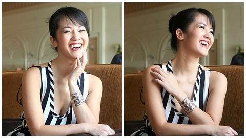 Hồng Nhung khoe nụ cười trẻ mãi không già